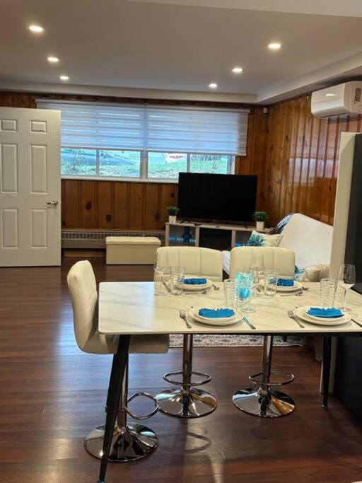 Cozy Spacious Work Friendly Lotus With Garden View High Speed Free Wi Fi And Parking Adjacent To Downtown Μόντρεαλ Εξωτερικό φωτογραφία